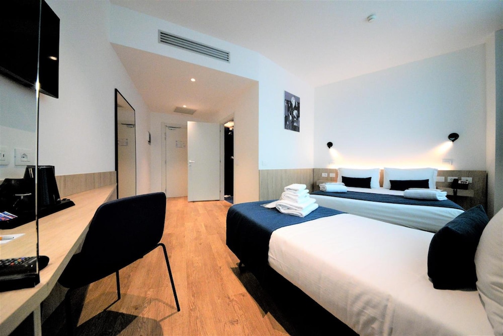HelloSky Air Rooms & Lounge 16/35