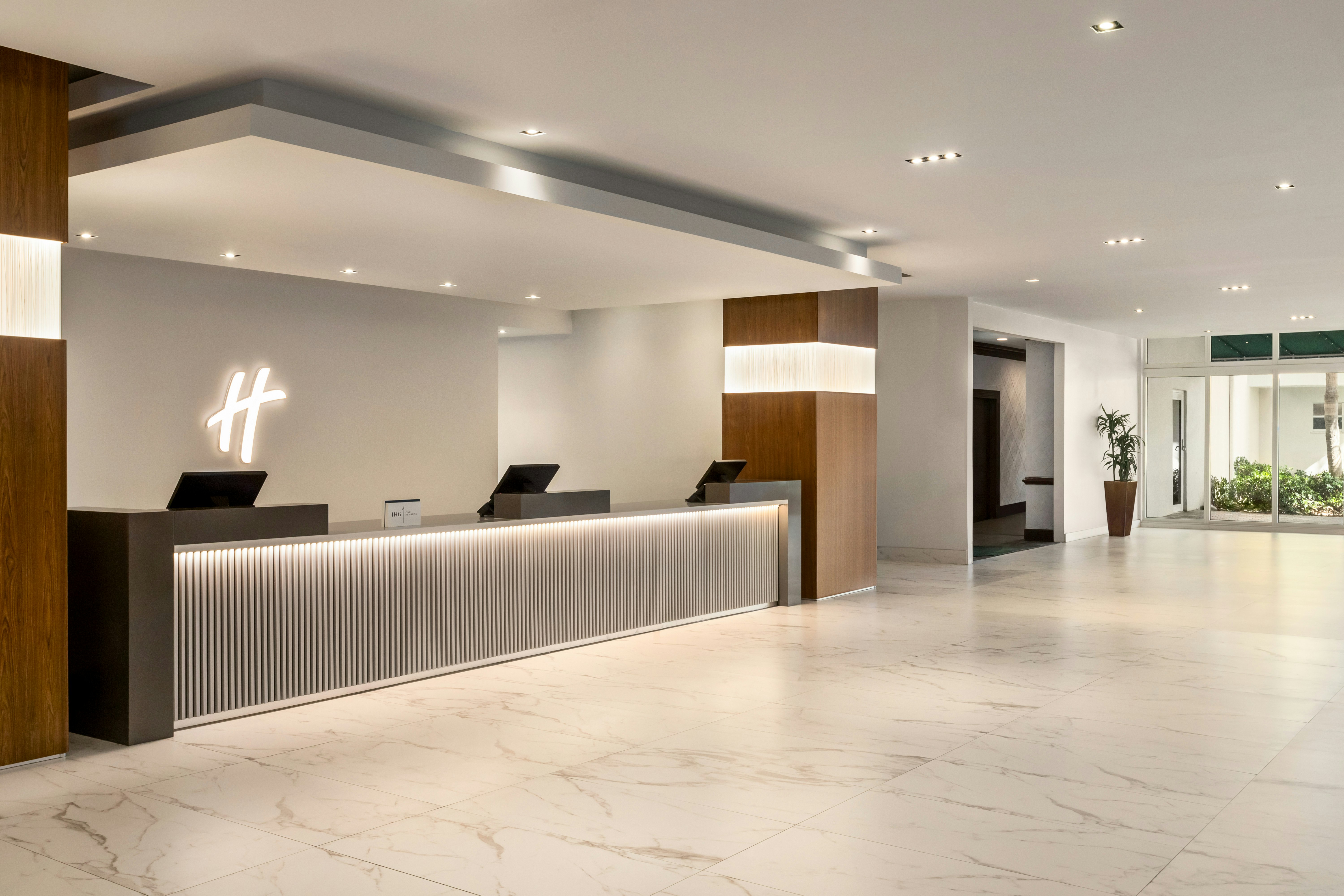 Holiday Inn Miami Beach Oceanfront Hotel 9/71