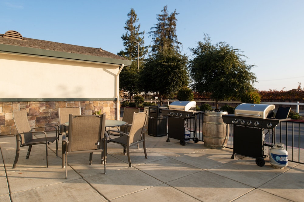 Holiday Inn Express Lodi 9/58