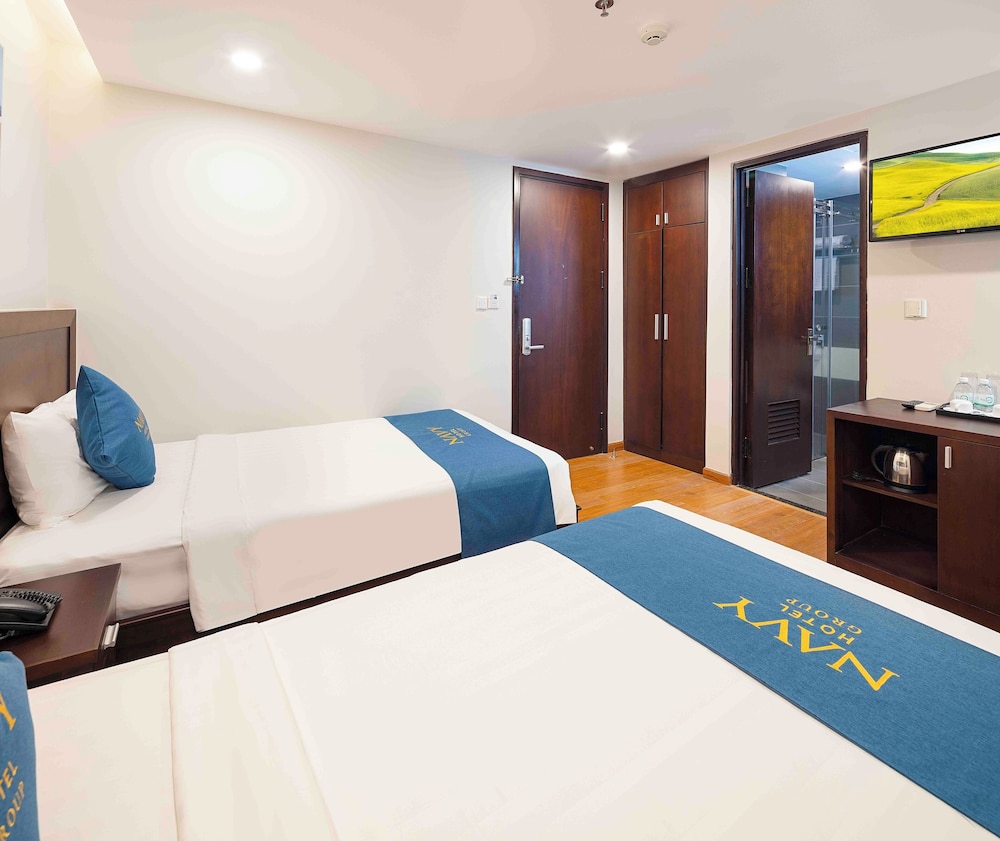 PREMIER, TWIN BEDS, CITY VIEW, BALCONY