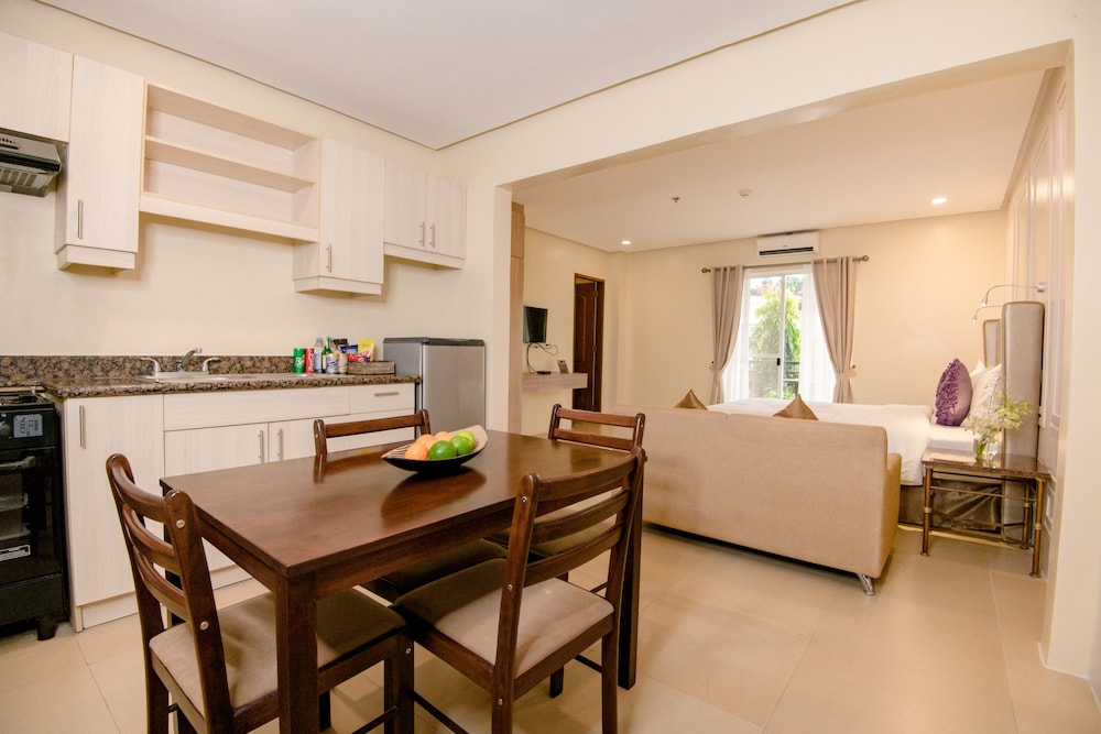 Sta. Barbara Residence Hotel 41/59