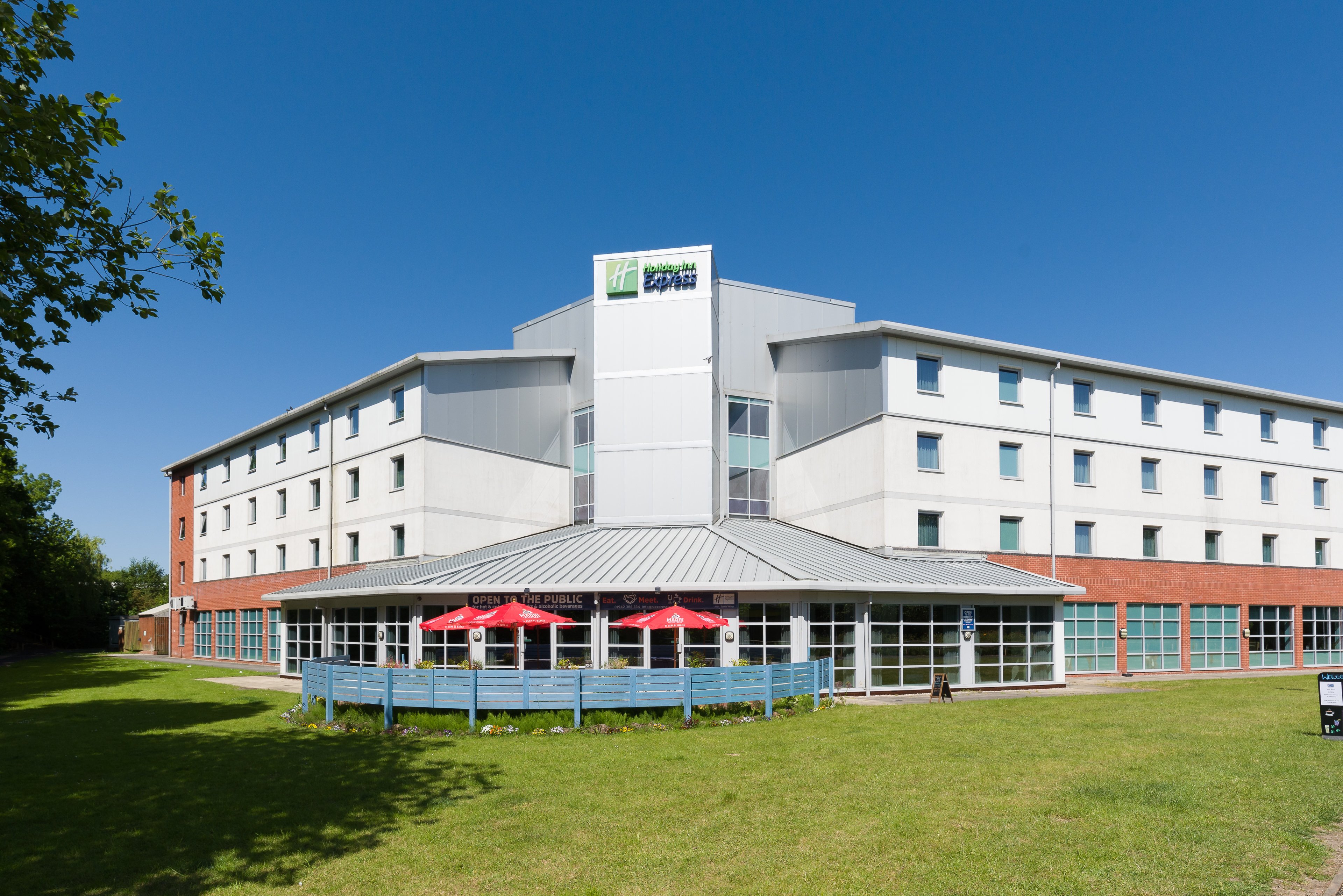 Holiday Inn Express Leigh - Sports Village 43/50