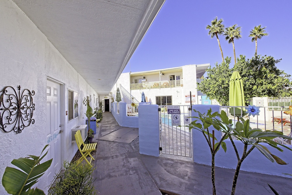Inn at Palm Springs 36/69