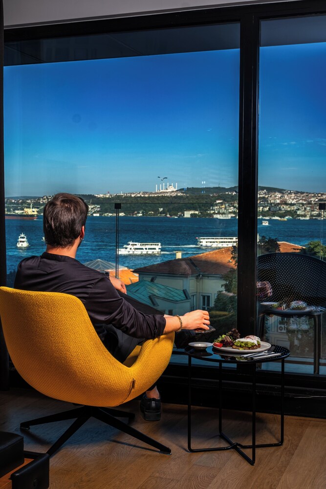 METROPOLITAN HOTELS BOSPHORUS 65/75