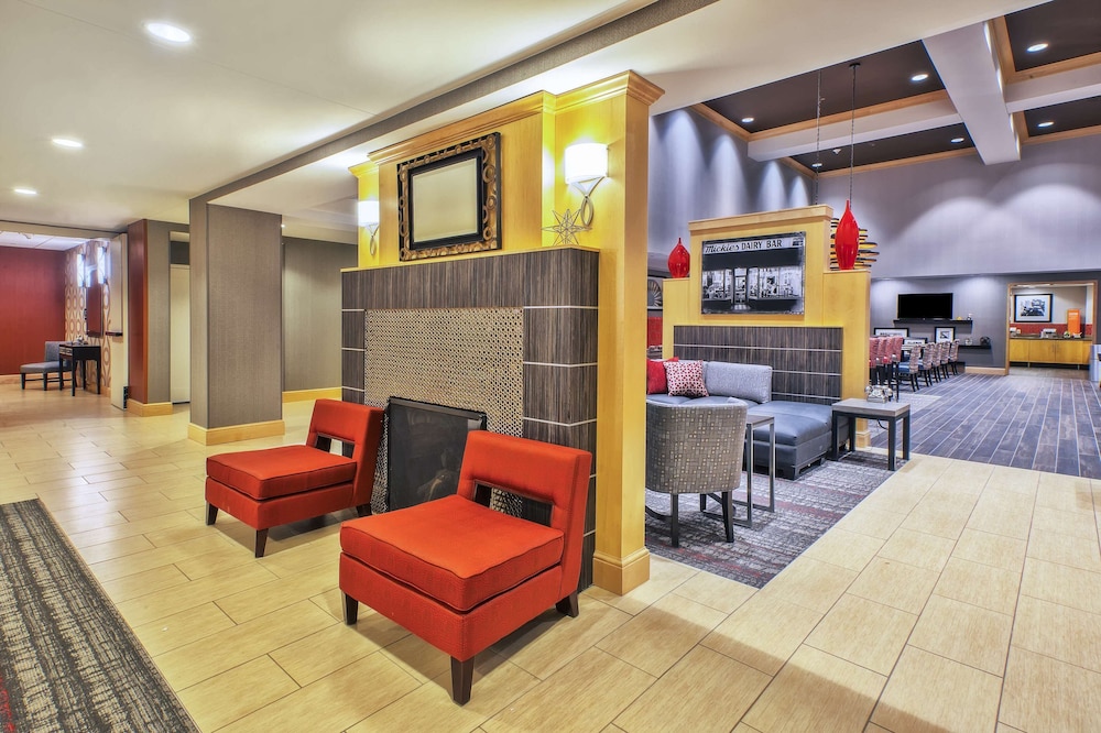 Hampton Inn Suites Madison West 28/48