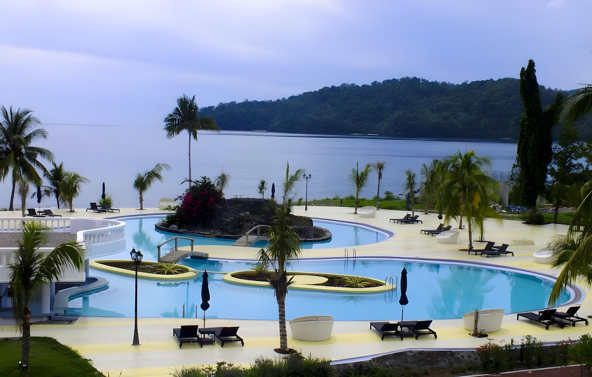 Paradise Hotel Golf and Resort 48/49