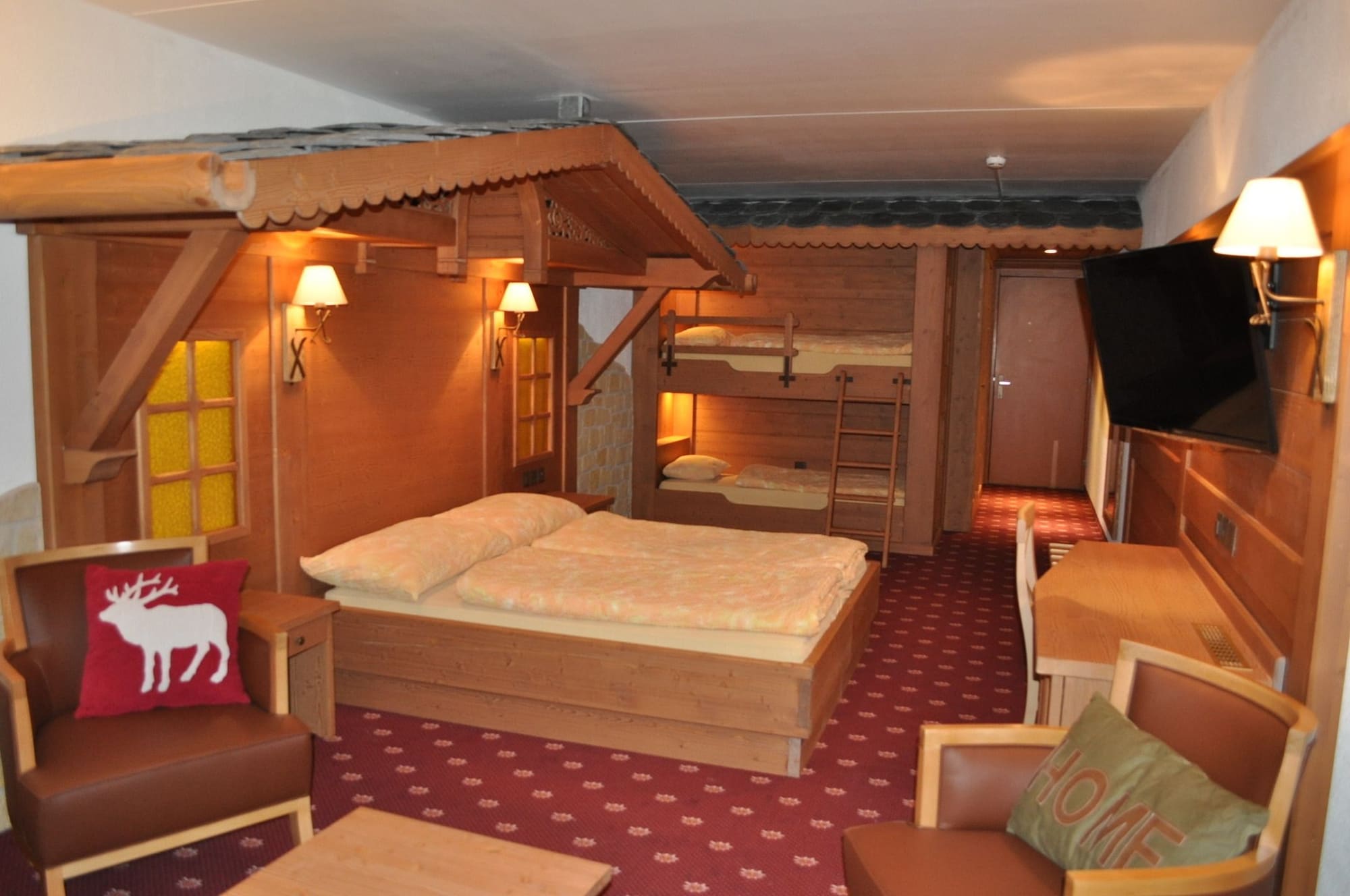 غرفة بأربعة أسرّة، Central Residence 4/5