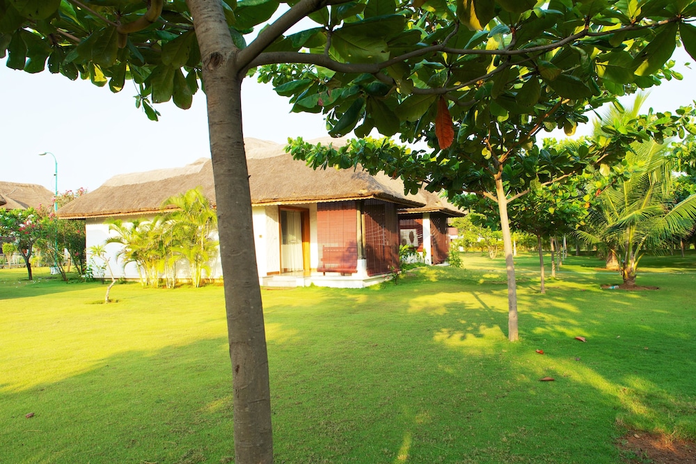 Le Pondy Resort 50/50