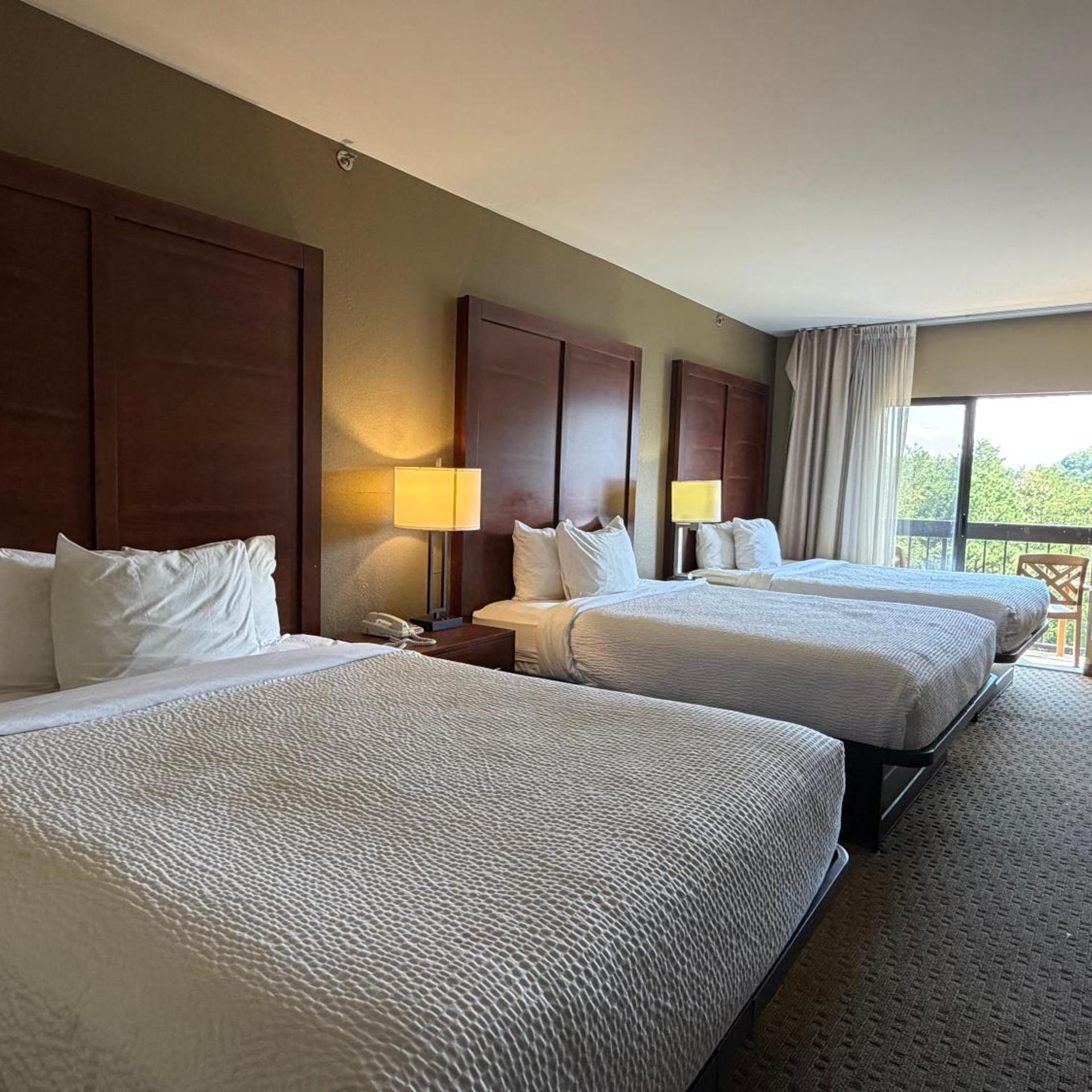 Suite, 3 Queen Beds, Queen Bed, Sofa