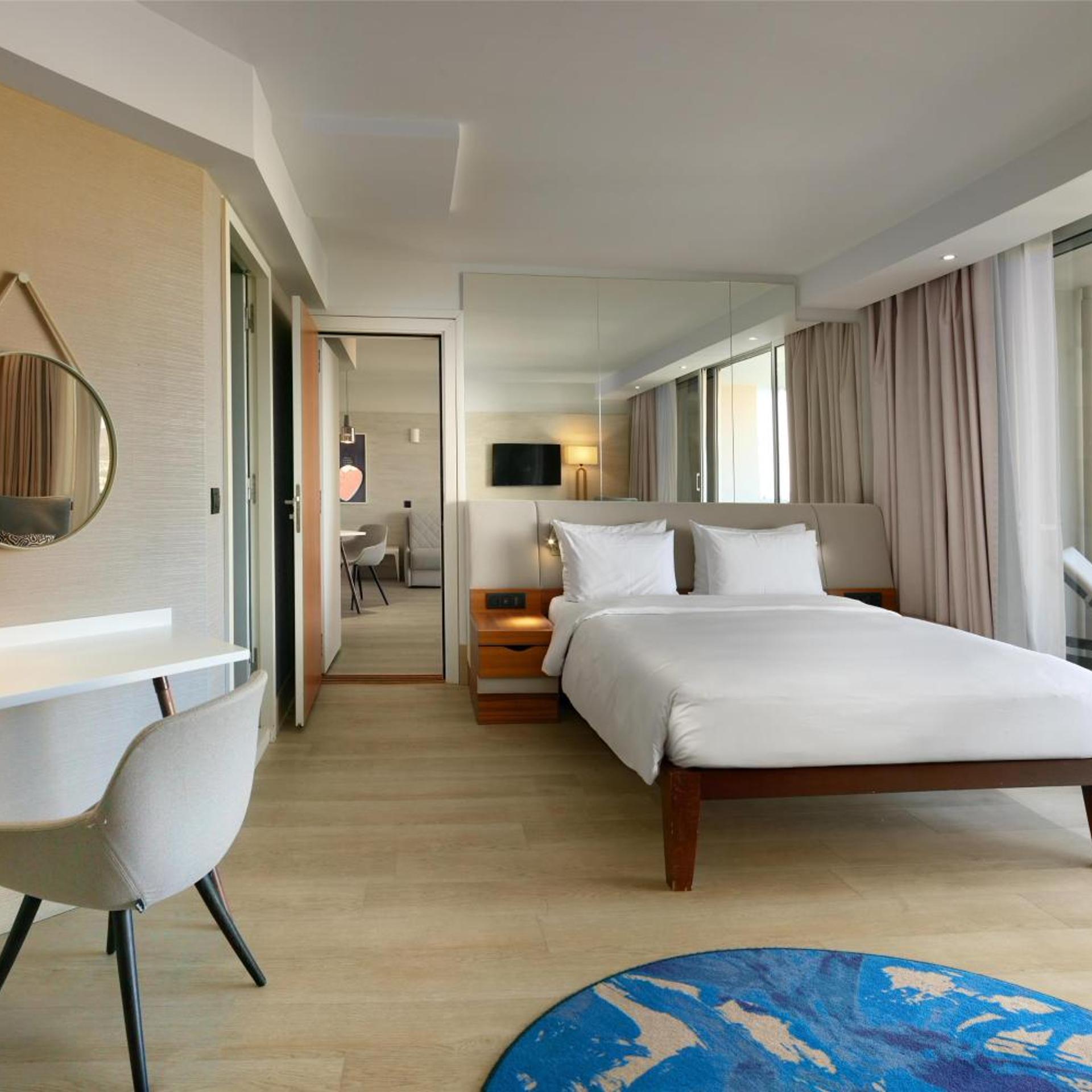Junior Suite, Bay View, Terrace، RADISSON BLU NICE 2/3