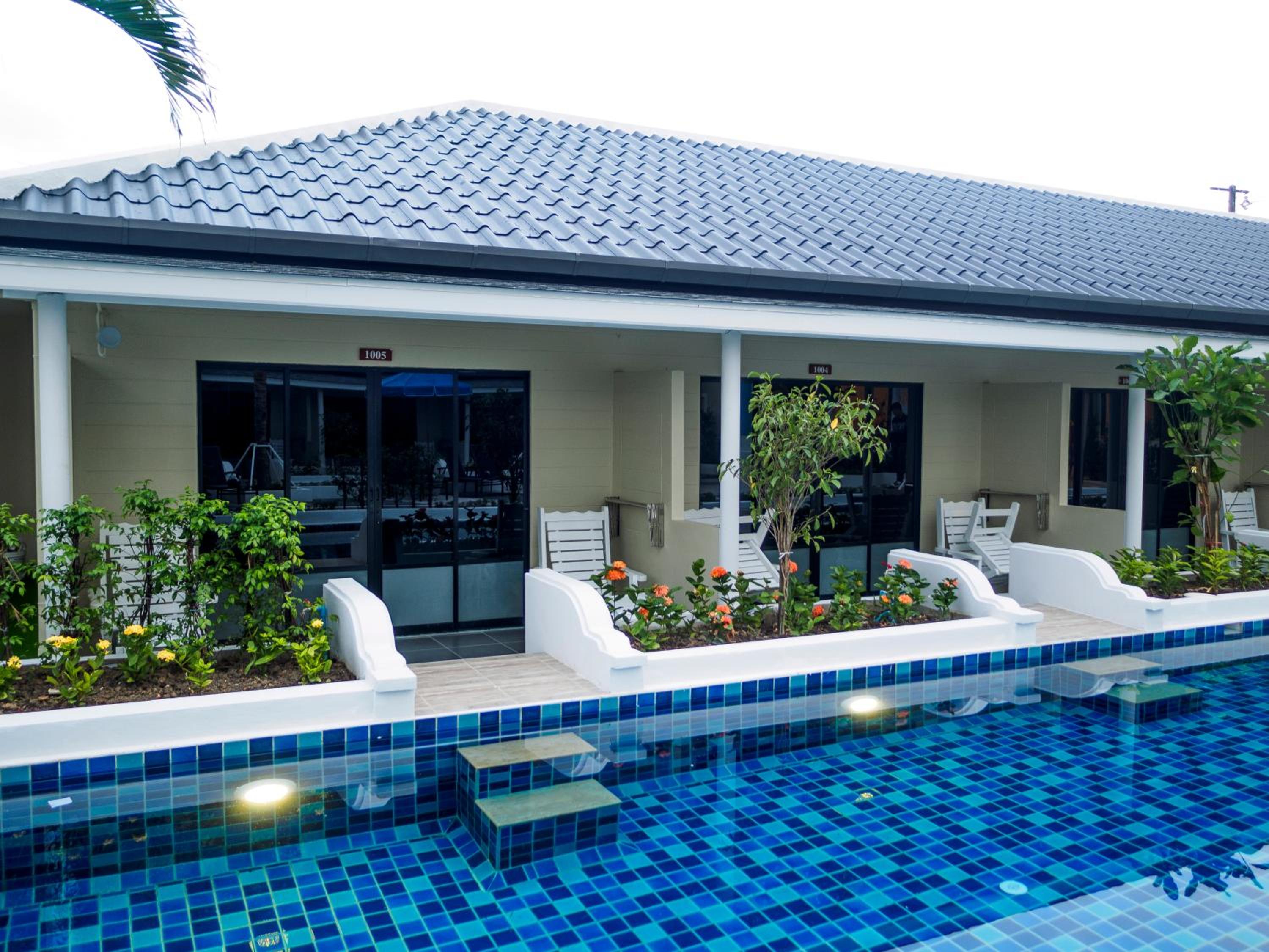 Tuana Hotels Brook Pool Access 3/50