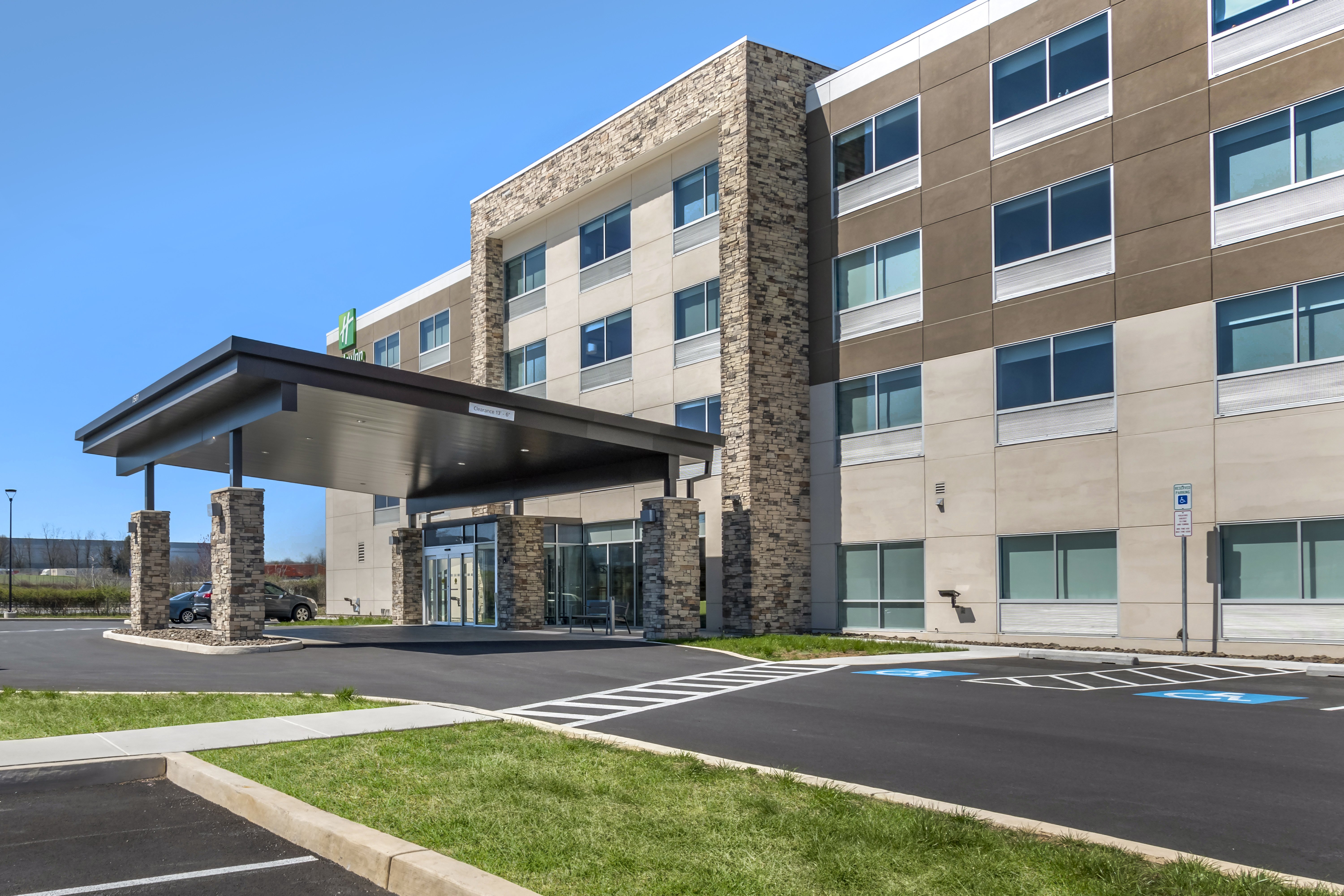 Holiday Inn Express And Suites Carlisle Southwest I-81 40/42