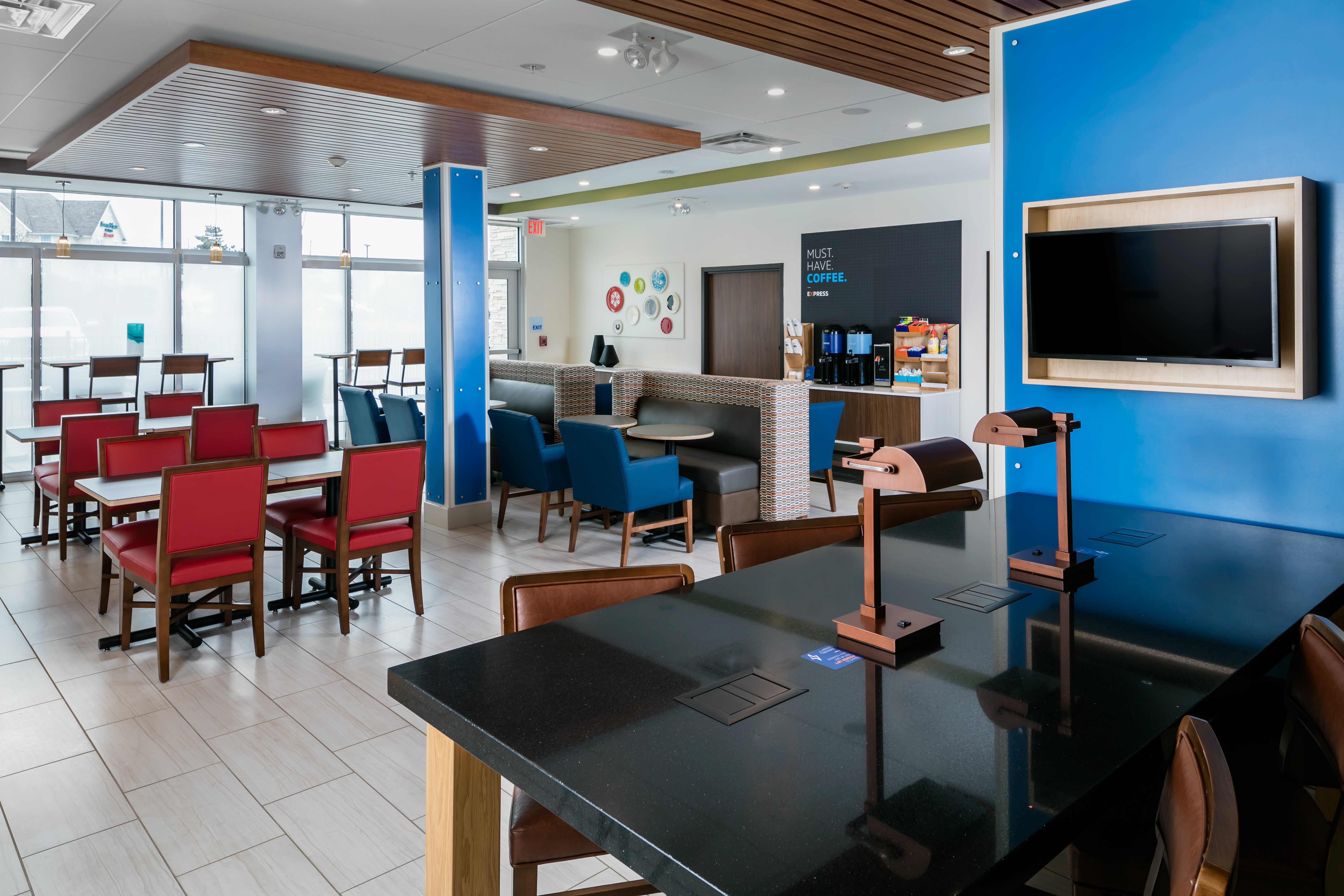 Holiday Inn Express and Suites Medford 31/38