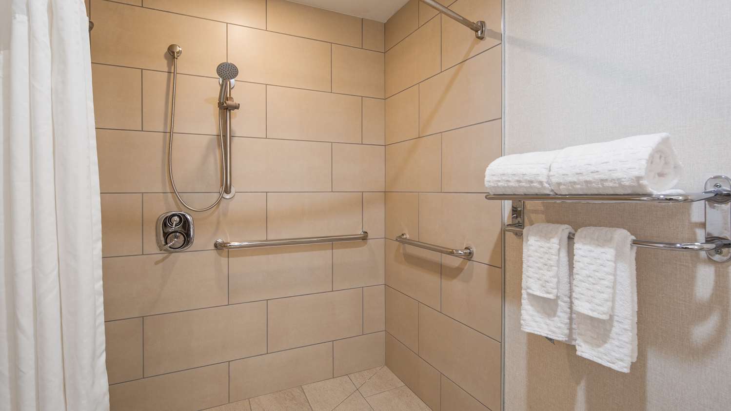غرفة بسريرين كوين، Best Western Plus Wilkes Barre-Scranton Airport Hotel 5/5
