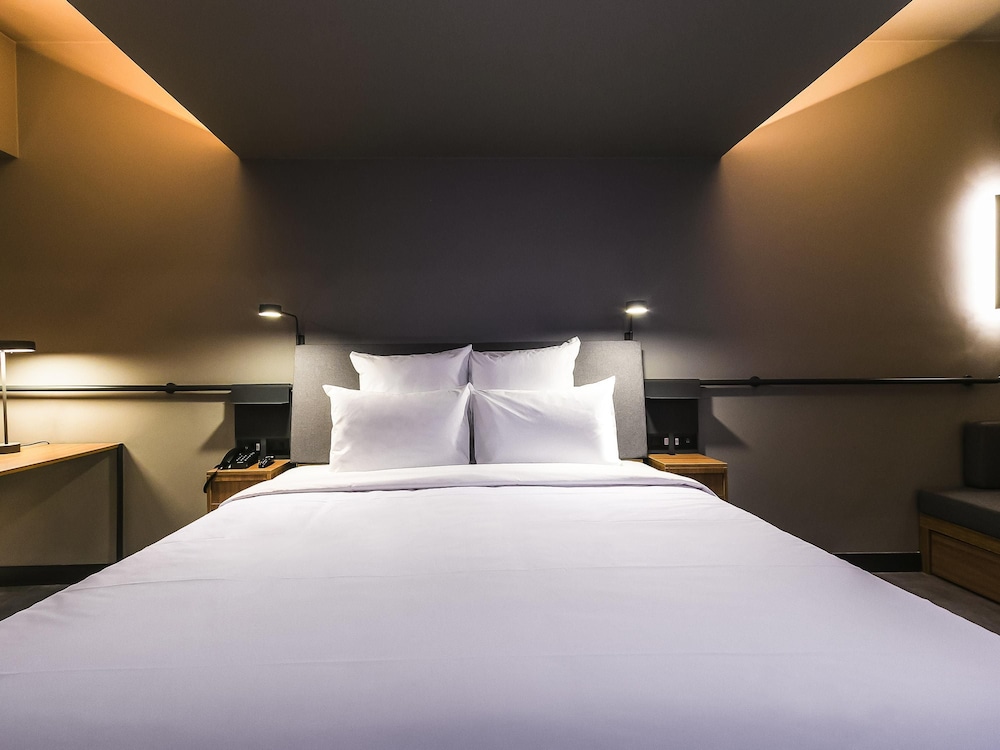 Executive, King Bed