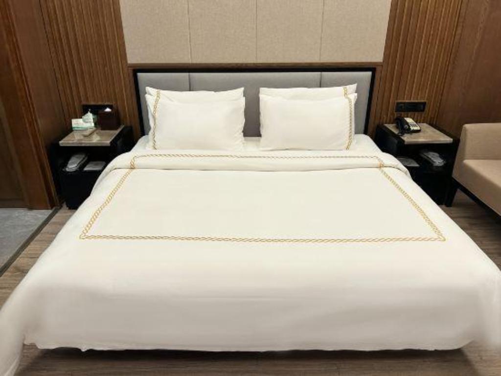 Hong Shan International Hotel 46/48