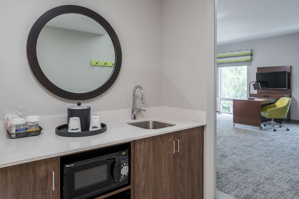 Hampton Inn Suites Cape Canaveral Cruise Port Fl 38/55