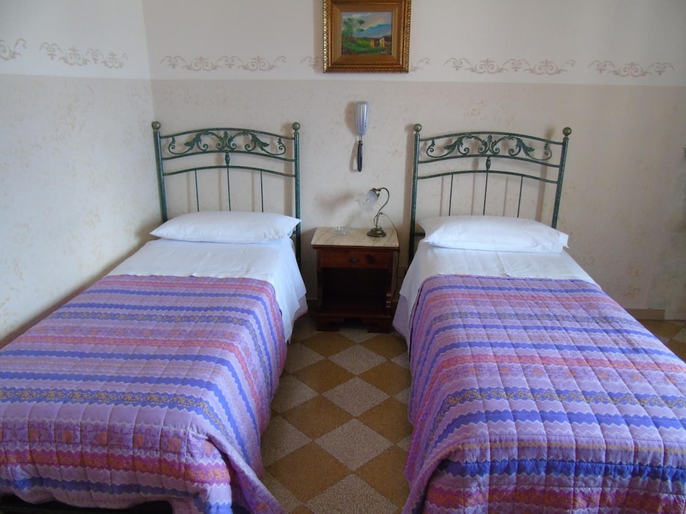 Albergo Cavour 18/35