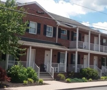 Inn at Cemetery Hill 2/50
