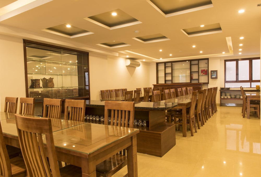 Lan Nhi Hotel 51/54