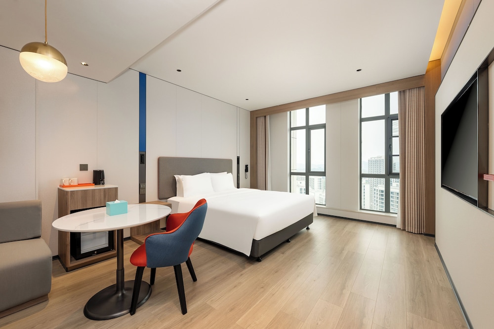 Standard, King Bed, Extra Floor Space