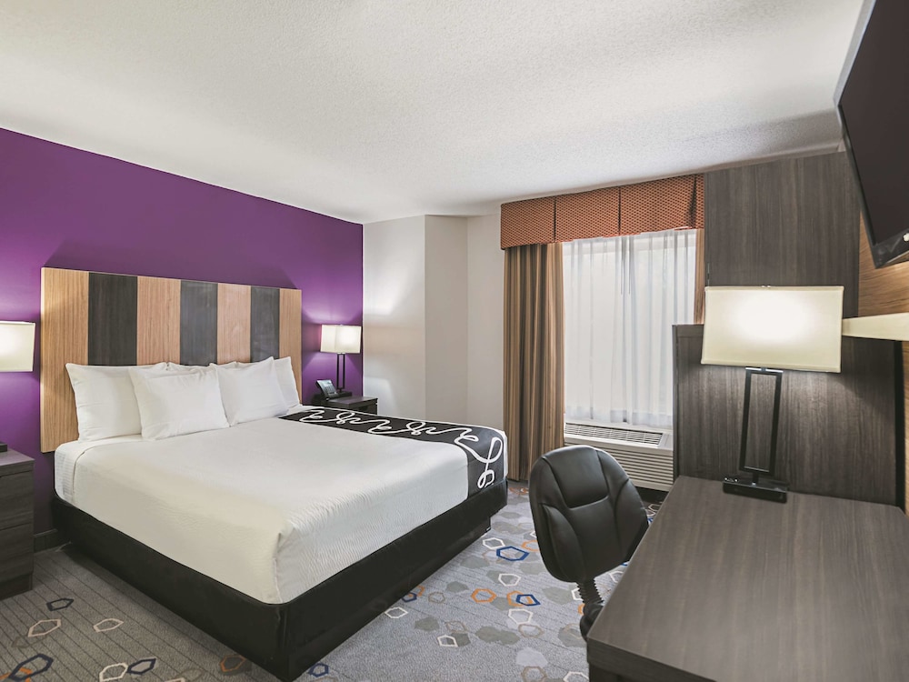 La Quinta Inn & Suites by Wyndham Minneapolis Northwest 11/39