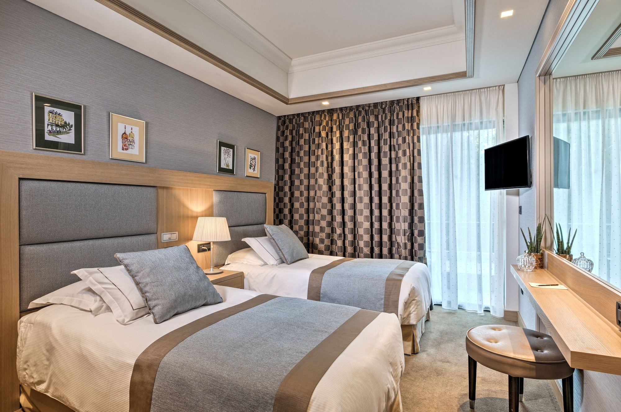 DOUBLE ROOM