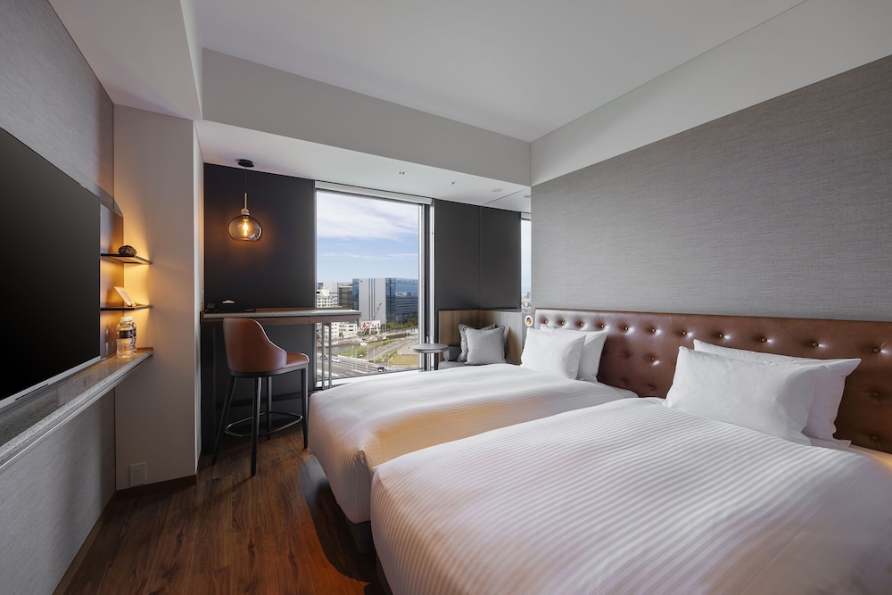 STANDARD, TWIN BEDS, RIVER VIEW