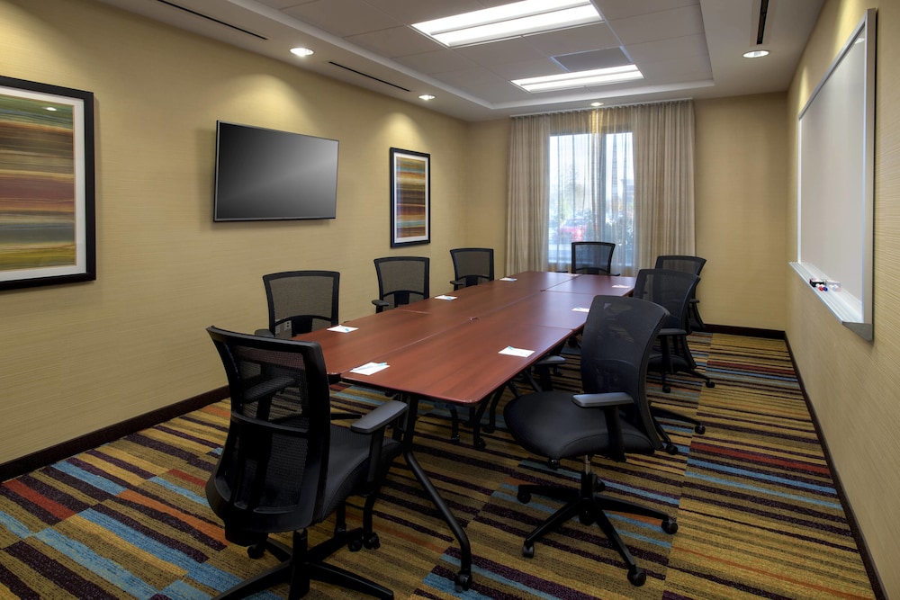 Fairfield Inn And Suites Syracuse Carrier Circle 35/39
