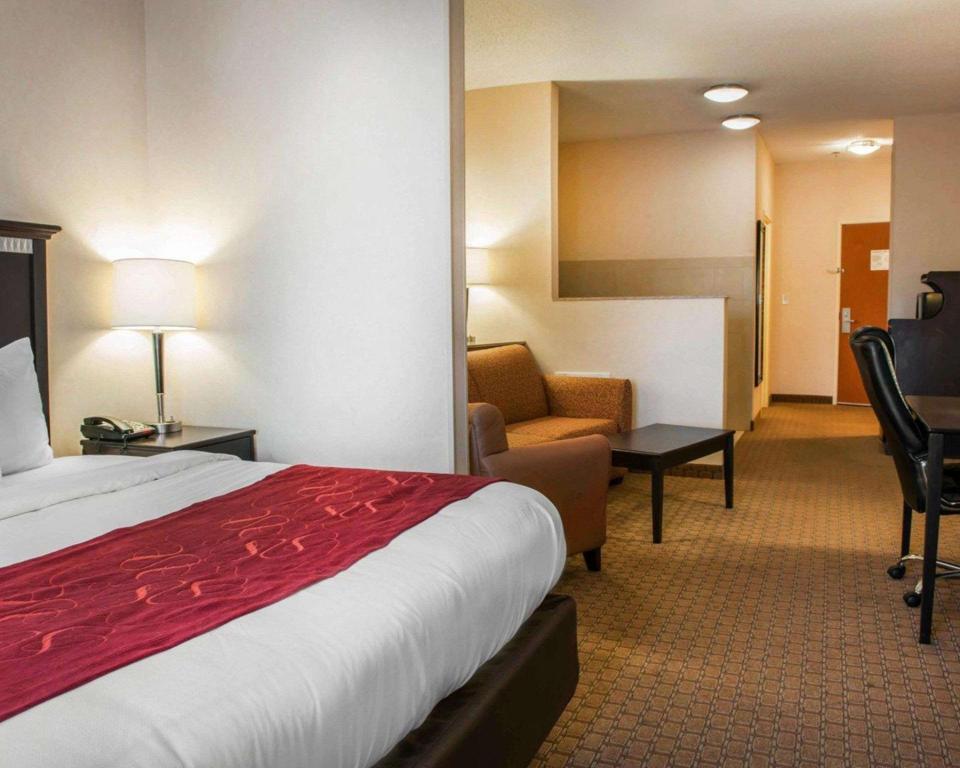 UPGRADE, SUITE, KING BED
