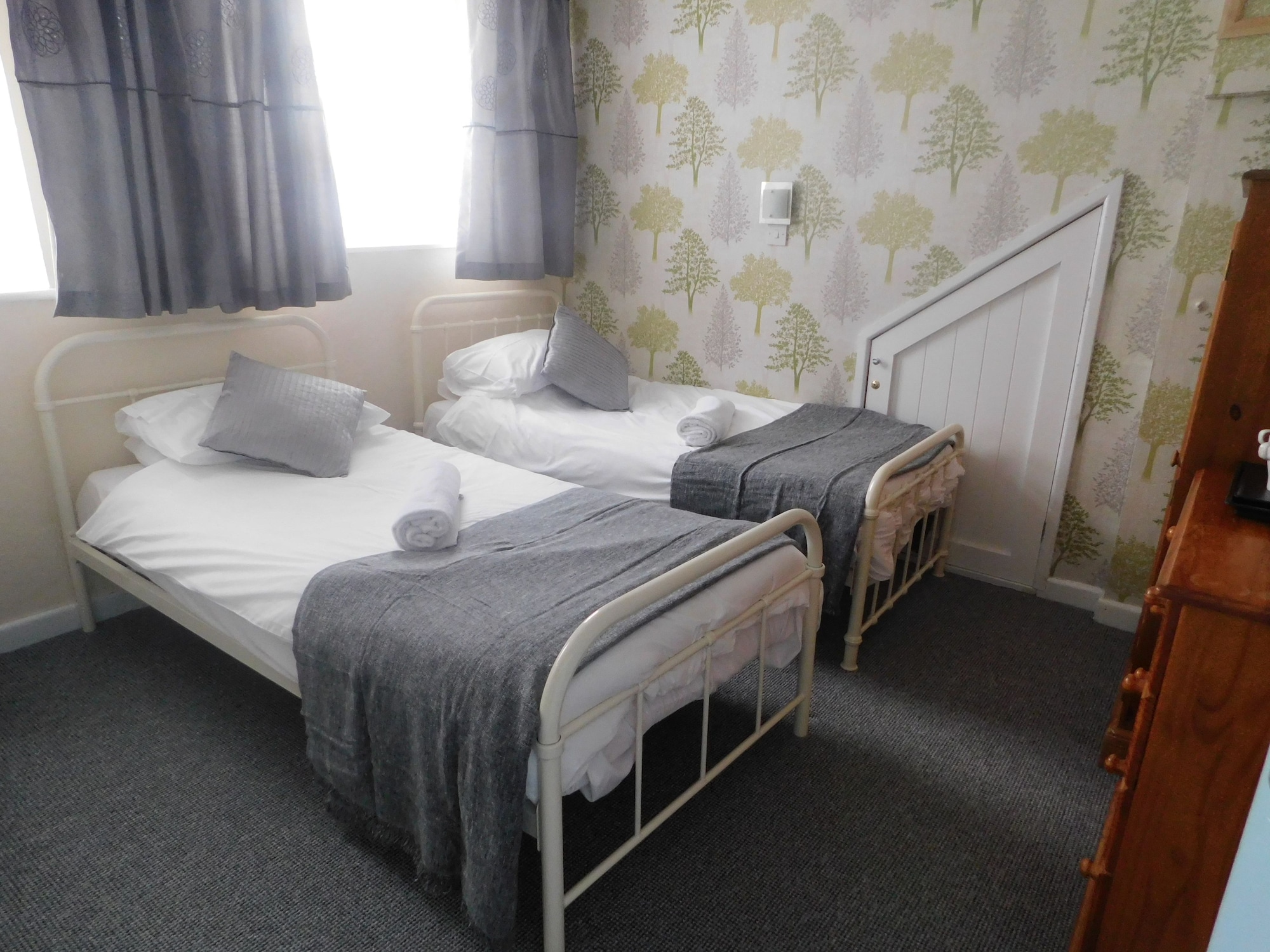 Room, Twin Beds, Private Bathroom