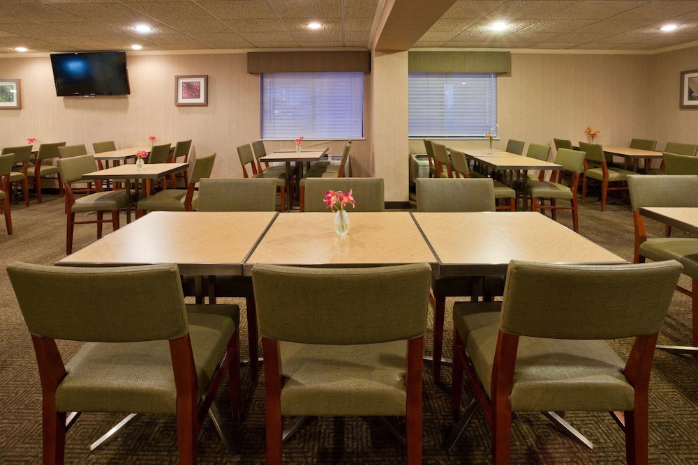 La Quinta Inn by Wyndham Minneapolis Airport Bloomington 40/53