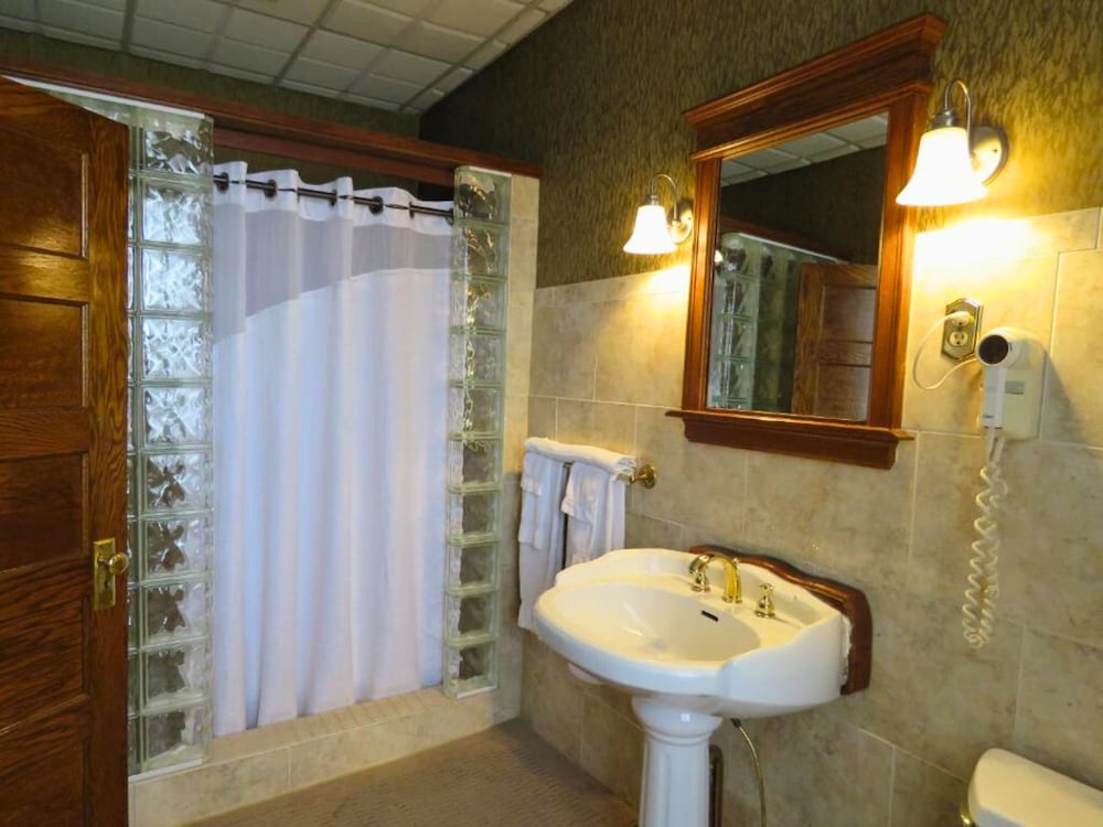 Altland House Inn and Suites 45/50
