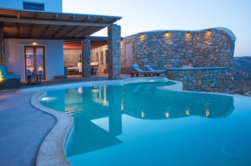 Amallini Suites 3/50