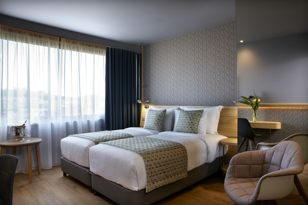 Executive Twin Acropolis View