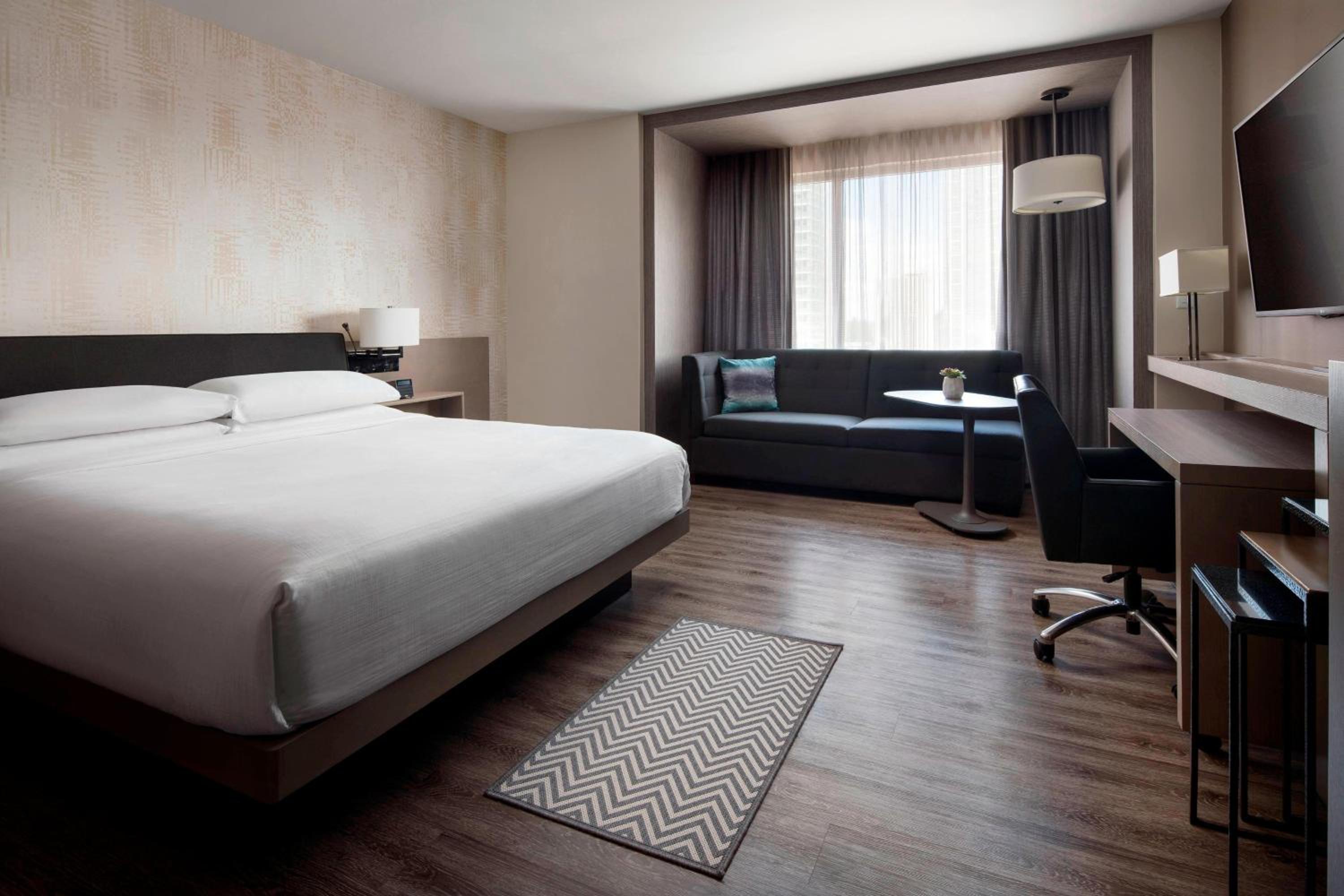 Room, King Bed, Sofa, Concierge Level