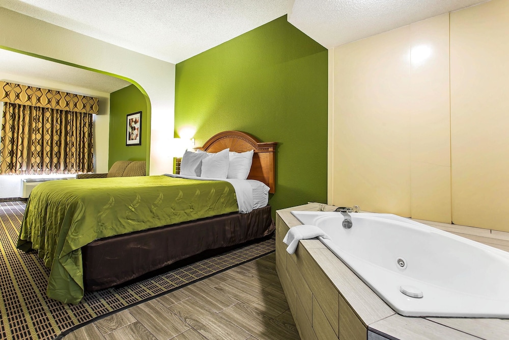 Quality Inn & Suites Orangeburg 18/32