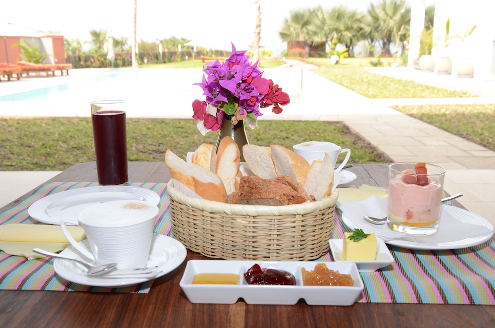 Leo S Beach Hotel Restaurant Adults Only 14/39