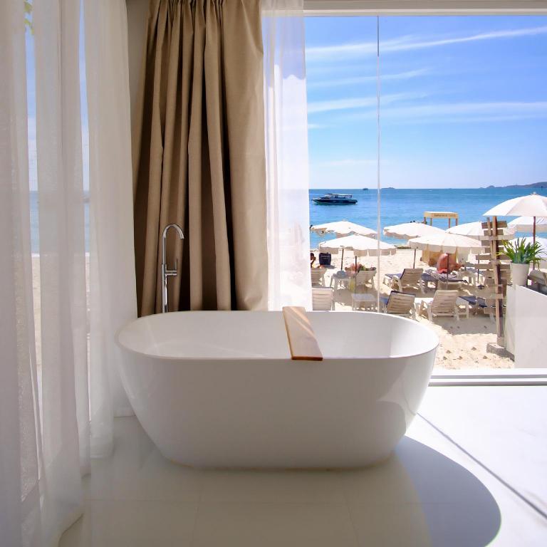 Room, King Bed, Ocean Front