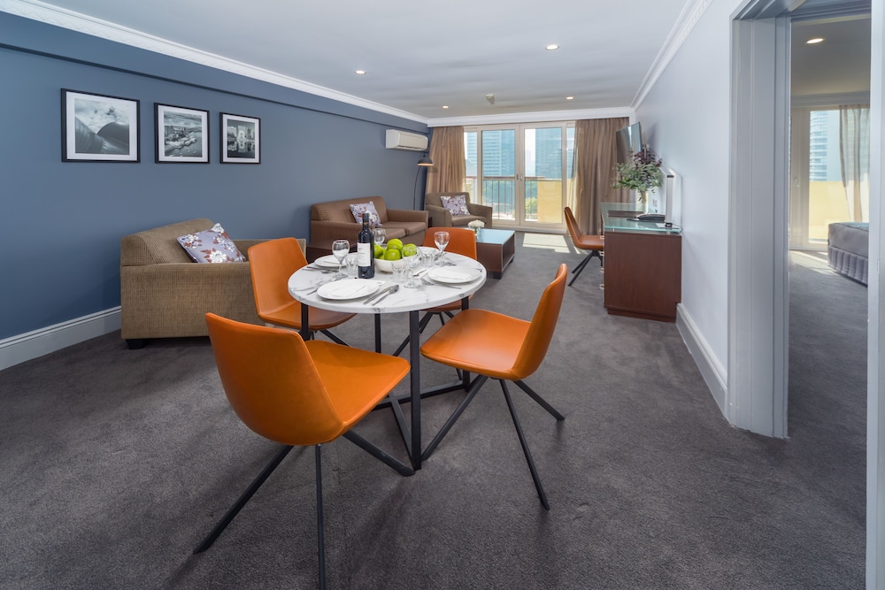 HYDE PARK INN 27/50