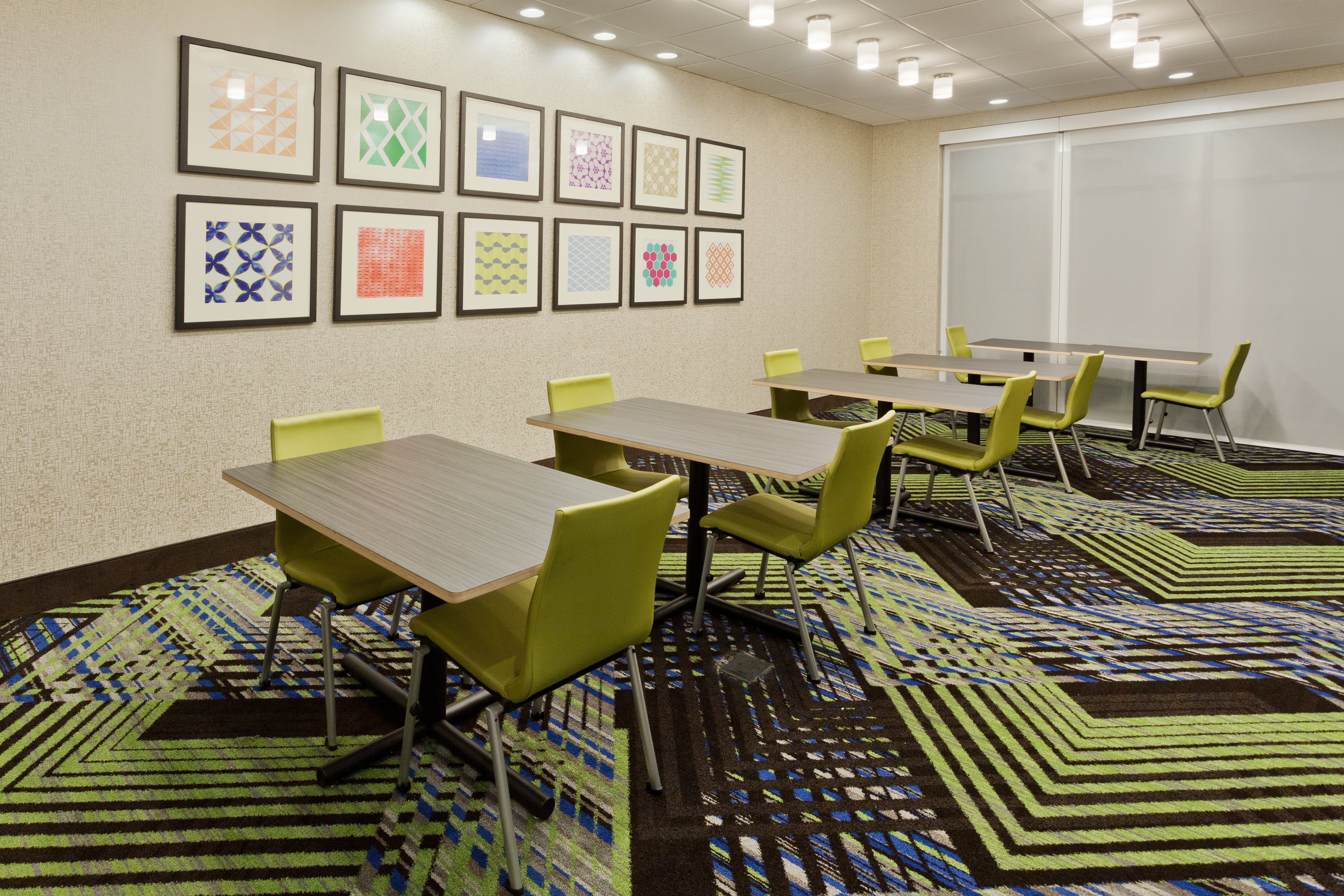 Holiday Inn Express & Suites Fayetteville 57/62