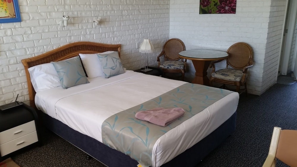 Holland Park Motel 16/33