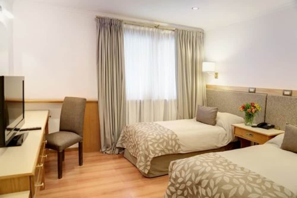 Tres Reyes Hotel 10/50