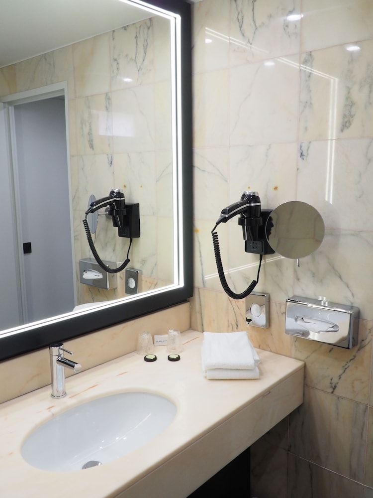 Mercure Paris Saint-Ouen 48/49