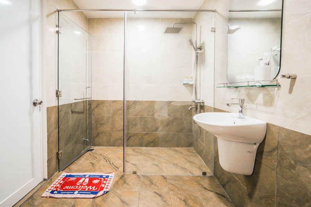C'Lavie Hotel - Saigon Airport Hotel 45/50