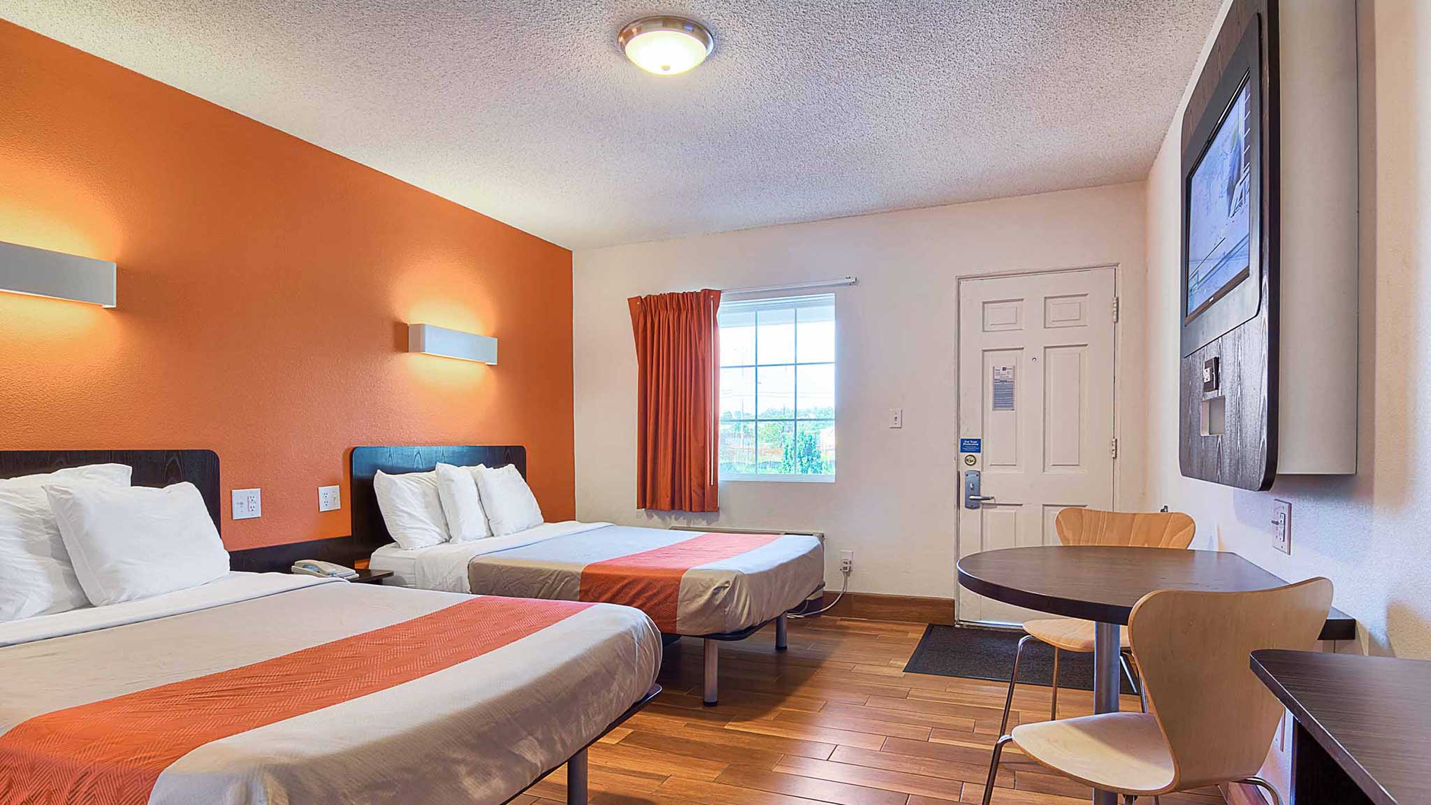 2 Full Beds - Non-Smoking