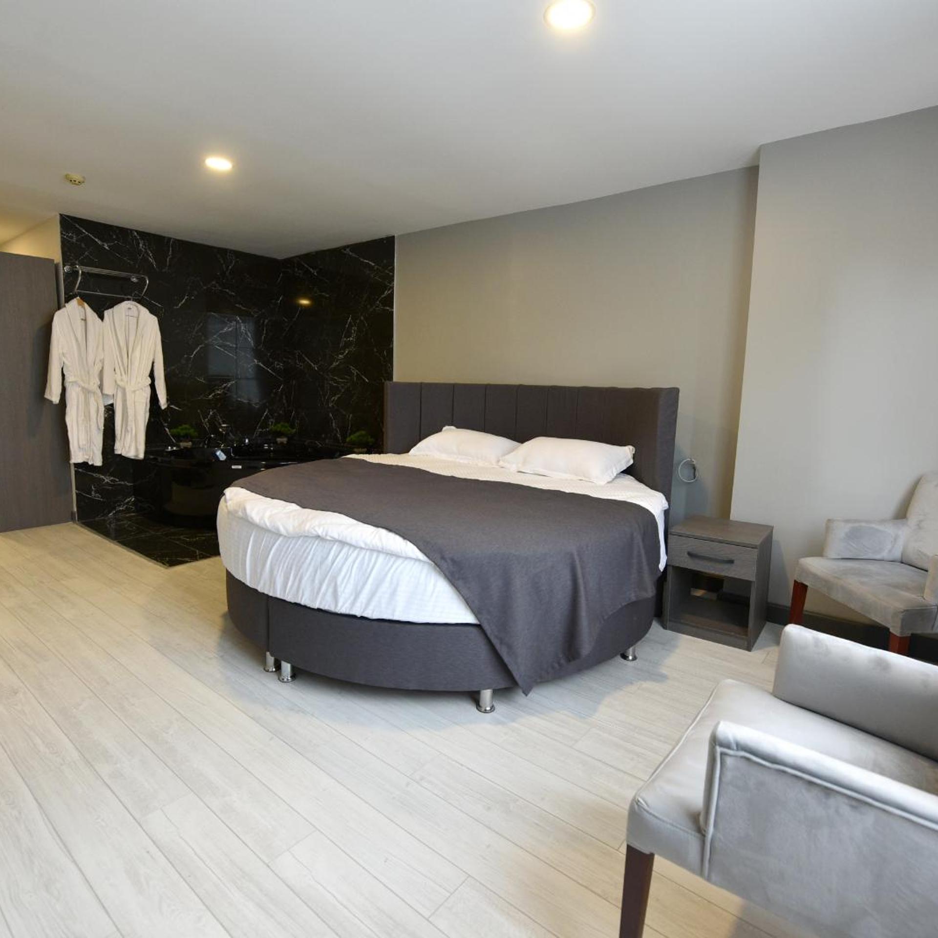 Suite, Hot Tub