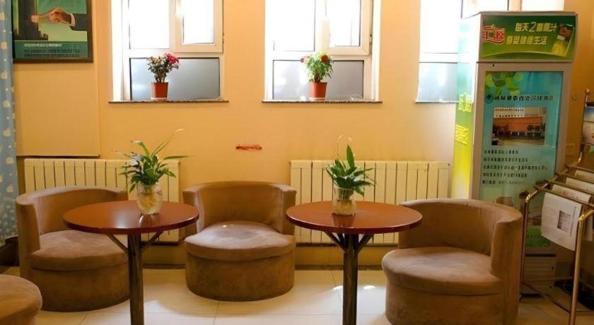 Green Tree Inn Urumqi South Xinhua Road Business Hotel 34/42