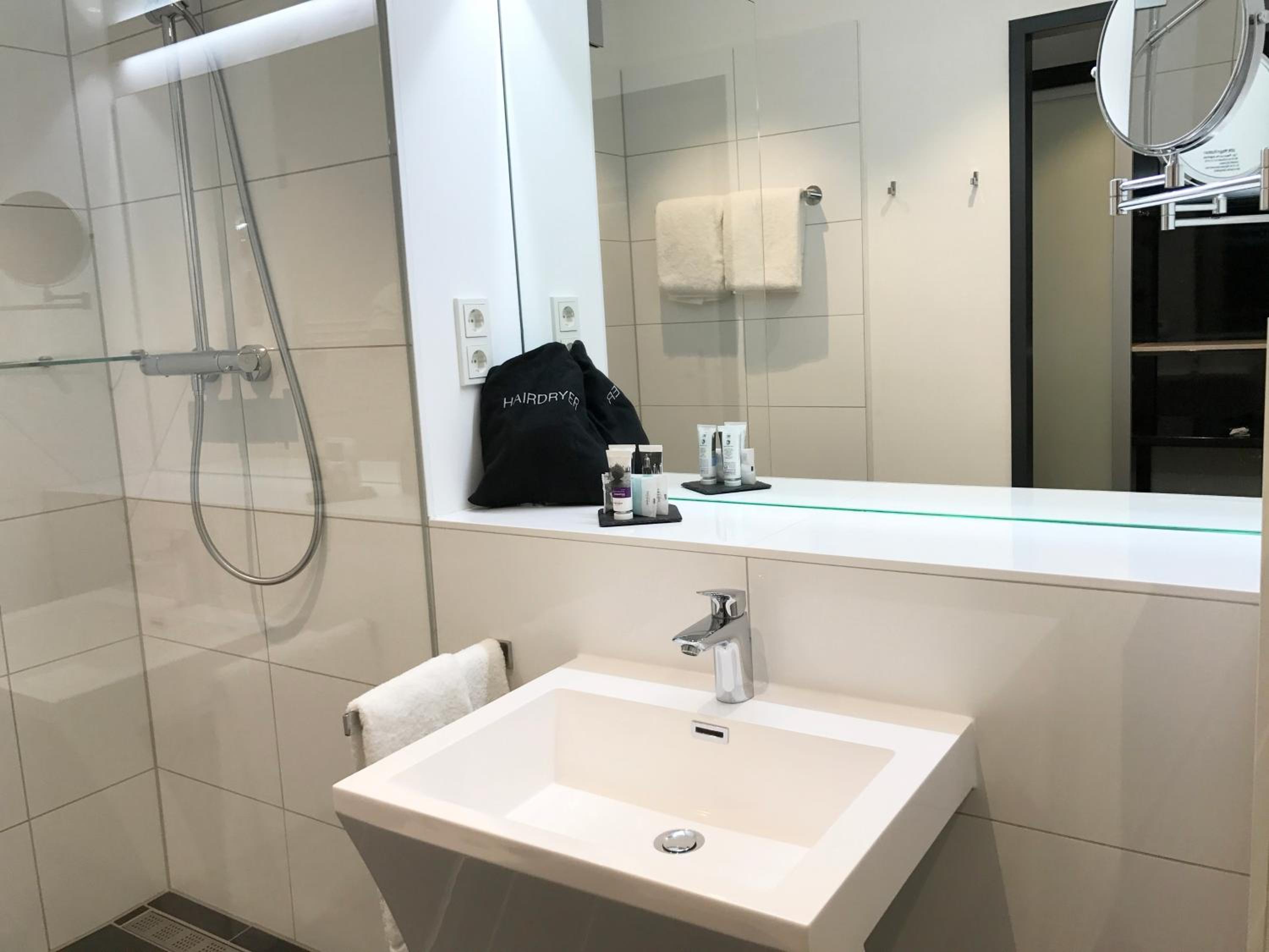 غرفة سوبيريور بسرير فردي مع أريكة، Mercure Hotel Kaiserhof Frankfurt City Center 4/6