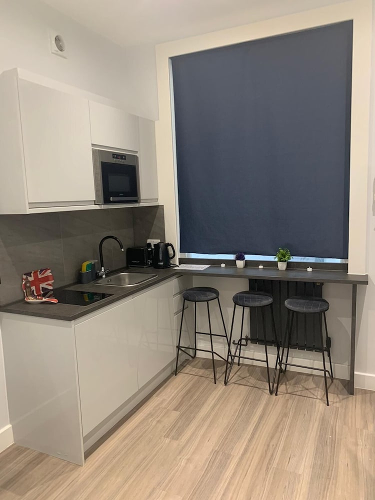 LONDON PLAZA SERVICED APARTMENTS 6/52